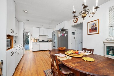 Eat-In Kitchen