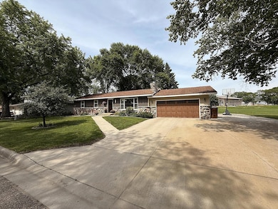 112 Orchard Cir, Montevideo, MN 56265 - photo 3