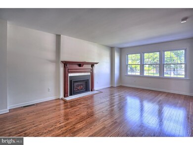 3211 Westview Dr, Reading, PA 19605 - photo 4