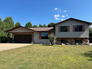 4040 Lindstrom Ln, Stevens Point, WI 54482 - photo 2