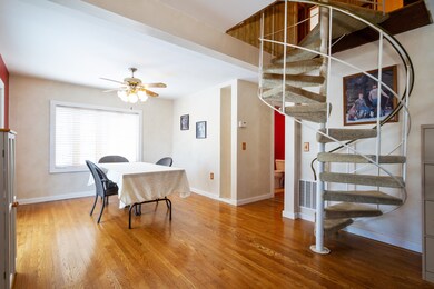 313 Meadow Ln, Lake In the Hills, IL 60156 - photo 3