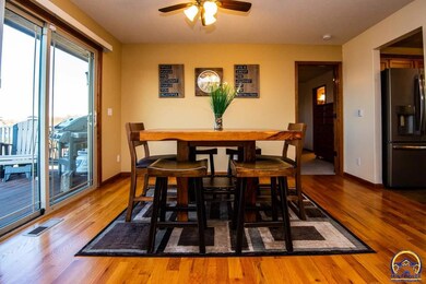 6302 SW 48th Place, Topeka, KS 66610 - photo 5