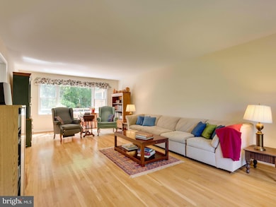 5025 King Richard Dr, Annandale, VA 22003 - photo 5