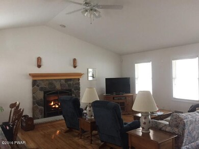 804 Wren Ct, Hawley, PA 18428 - photo 3