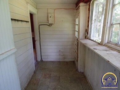 1140 SW High Ave, Topeka, KS 66604 - photo 4