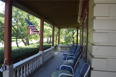 711 E 4th St N, Newton, IA 50208 - photo 3