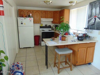 443 E Delano pic 3