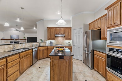 7040 Ridge Crest Dr, North Richland Hills, TX 76182 - photo 3