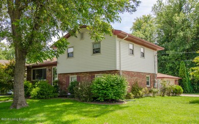 9400 Doewood Ln, Louisville, KY 40291 - photo 2