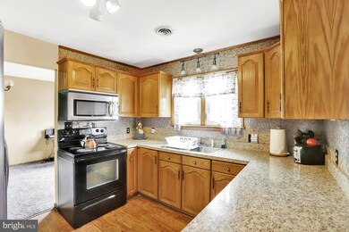 1591 Lee St, Chambersburg, PA 17201 - photo 6