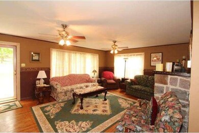 135 W 38th St, Reading, PA 19606 - photo 6