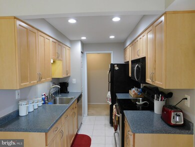 Treebrooke unit 106, Oakton, VA 22124 - photo 2
