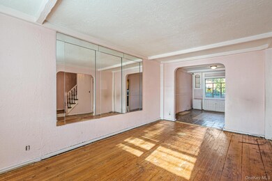 58-15 Clearview Expy, Flushing, NY 11364 - photo 2