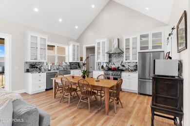 Residence Kitchen & Open Floorplan