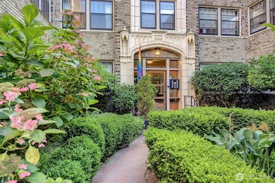 1605 E Olive St unit 303, Seattle, WA 98122 - photo 2