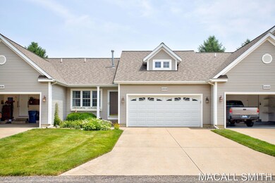 2-web-or-mls-2926 Redbird Ct, Holland-2