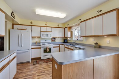 1843 Cambridge Dr, Carpentersville, IL 60110 - photo 6