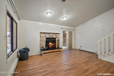 Living w/Vaulted Ceiling & FP