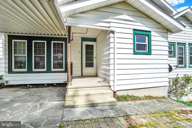 7 E High St, Windsor, PA 17366 - photo 4