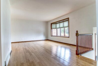 606 N Lillian St, Griffith, IN 46319 - photo 2