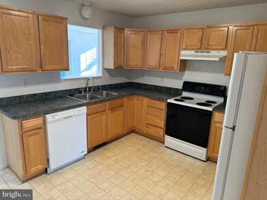 2047 Honeysuckle Ln, Winchester, VA 22601 - photo 6