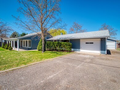 2935 E McAndrews Rd, Medford, OR 97504 - photo 2