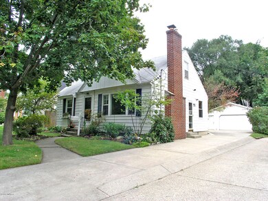 000-Front_View-209208-medium