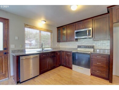 901 E 14th St, the Dalles, OR 97058 - photo 4