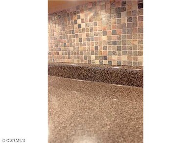 Kitchen - Nice tile/stone backsplash