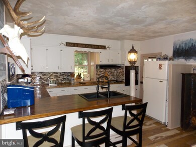 310 Spring Valley Rd, Reading, PA 19605 - photo 3