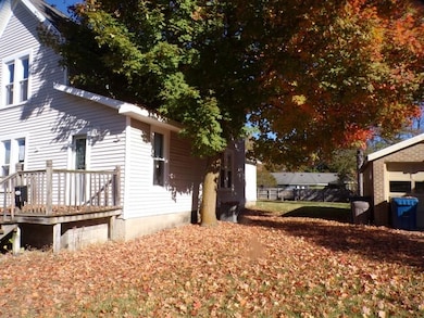 704 W Huron Ave, Vassar, MI 48768 - photo 2