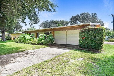 145 W Suwannee Lane Front View