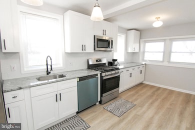 819 Bartram Ave, Darby, PA 19023 - photo 3