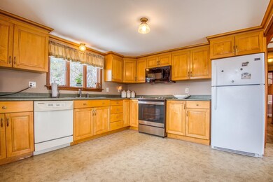 17 Prospect St, Whitefield, NH 03598 - photo 5