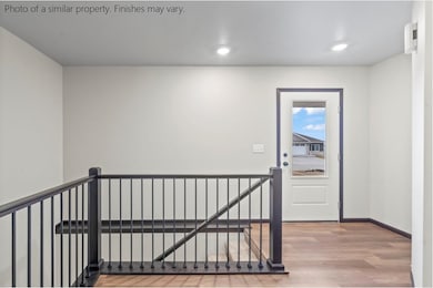 915 Prairie View Dr, West Branch, IA 52358 - photo 5