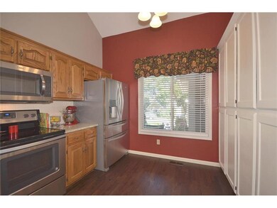 Large window in the kichen, fabulous new refrigera
