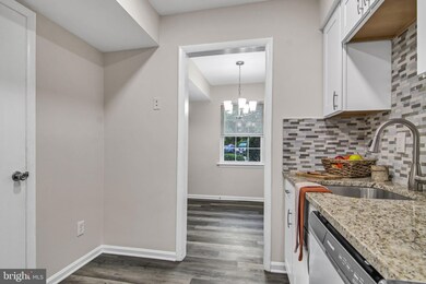 9589 Hagel Cir unit E, Lorton, VA 22079 - photo 3