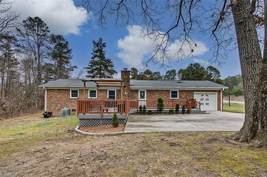 4001 S Fairway Dr, Greensboro, NC 27407 - photo 4