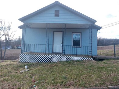 221 Lytle St, Reidsville, NC 27320 - photo 3