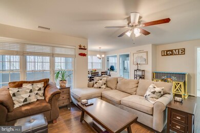 9284 Cardinal Forest Ln unit A, Lorton, VA 22079 - photo 5