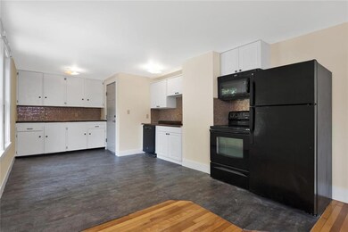 Beautifully renovated Kitchen!