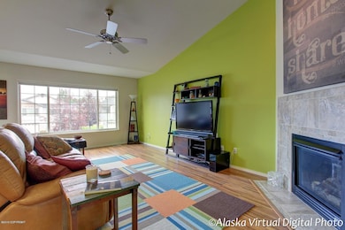 Living w/Gas Fireplace