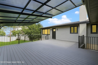 113 Longview Rd, Staten Island, NY 10304 - photo 5