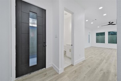 4932 Broom St, Houston, TX 77091 - photo 4