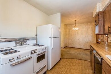 1813 Walnut St, Waukegan, IL 60087 - photo 4