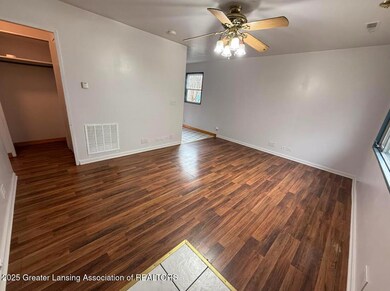 1321 Pompton Cir, Lansing, MI 48910 - photo 5