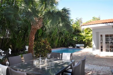 BACKYARD ENTERTAINING