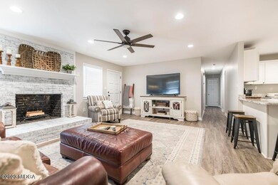 100 Red Oak Rd 13