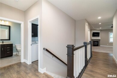 1437 W 39th St, Davenport, IA 52806 - photo 2