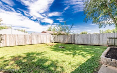 9203 Burlwood Ct, Louisville, KY 40229 - photo 6